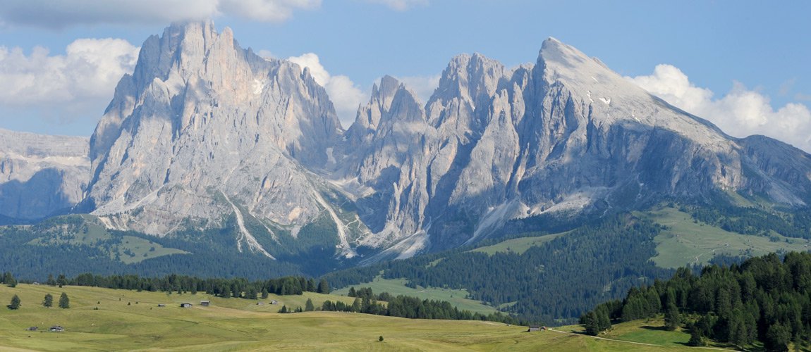 Hiking on the Alpe di Siusi for experienced mountaineers